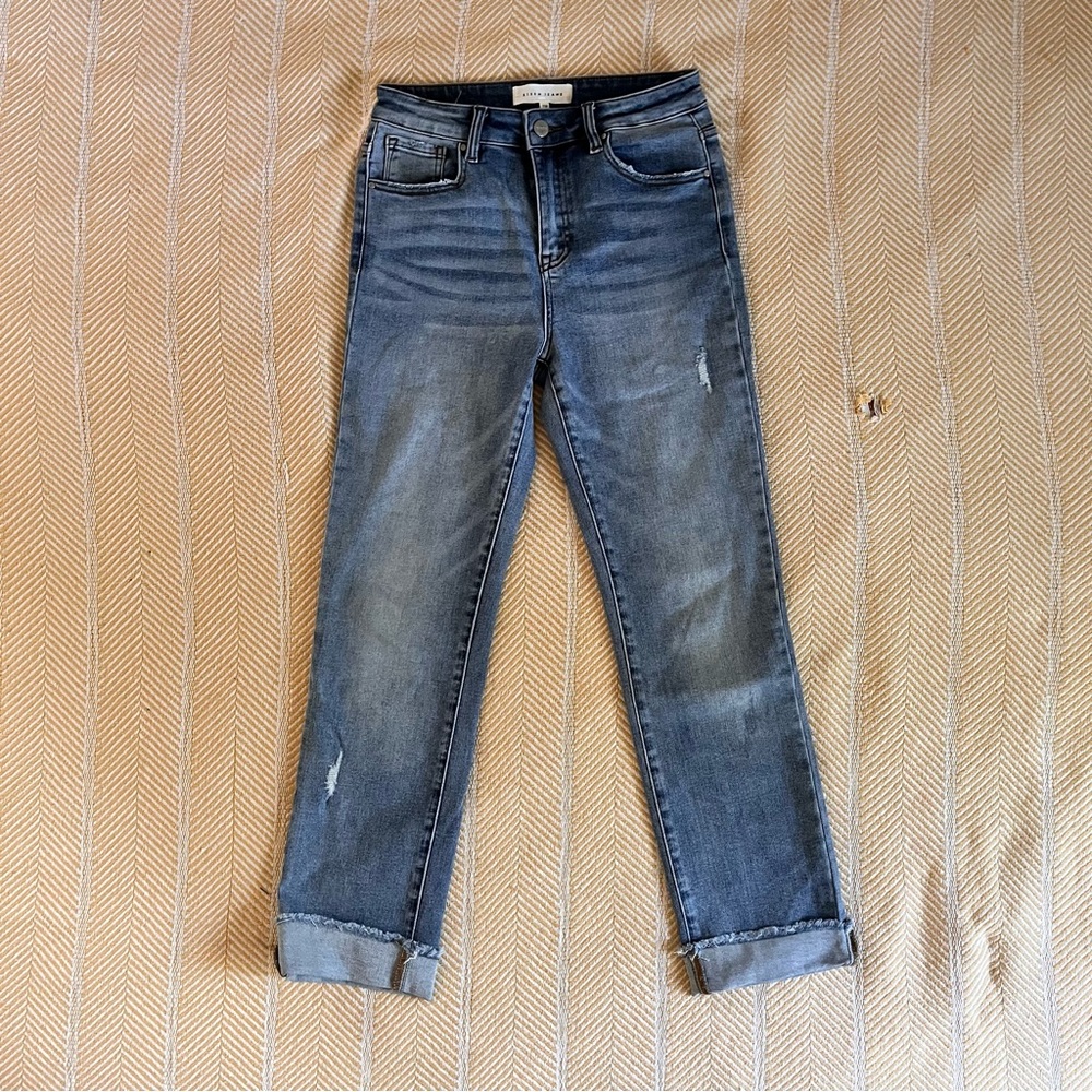 Risen Jeans stretch Women's Distressed Blue Jeans sz 29